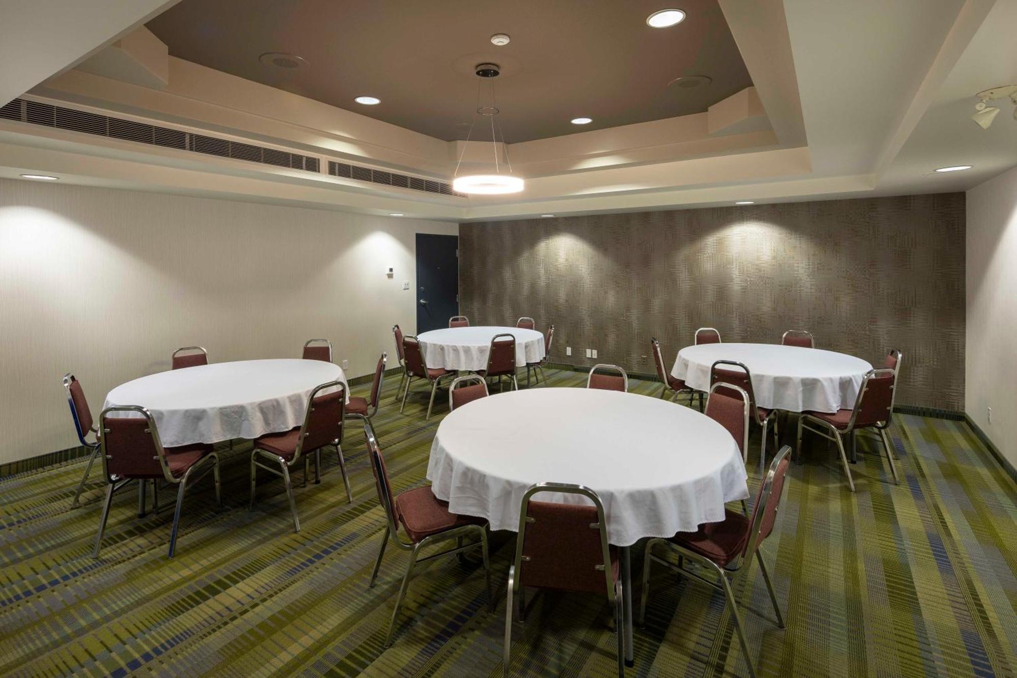 Accent Inns Burnaby Exterior photo