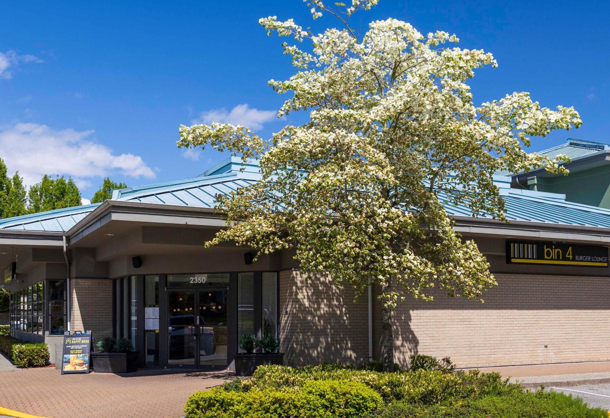 Accent Inns Burnaby Exterior photo